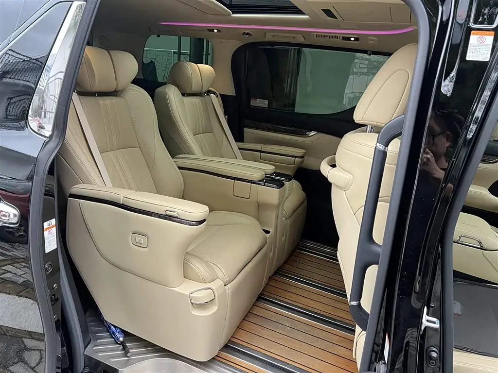 Toyota Alphard 2020 — Photo 7/20