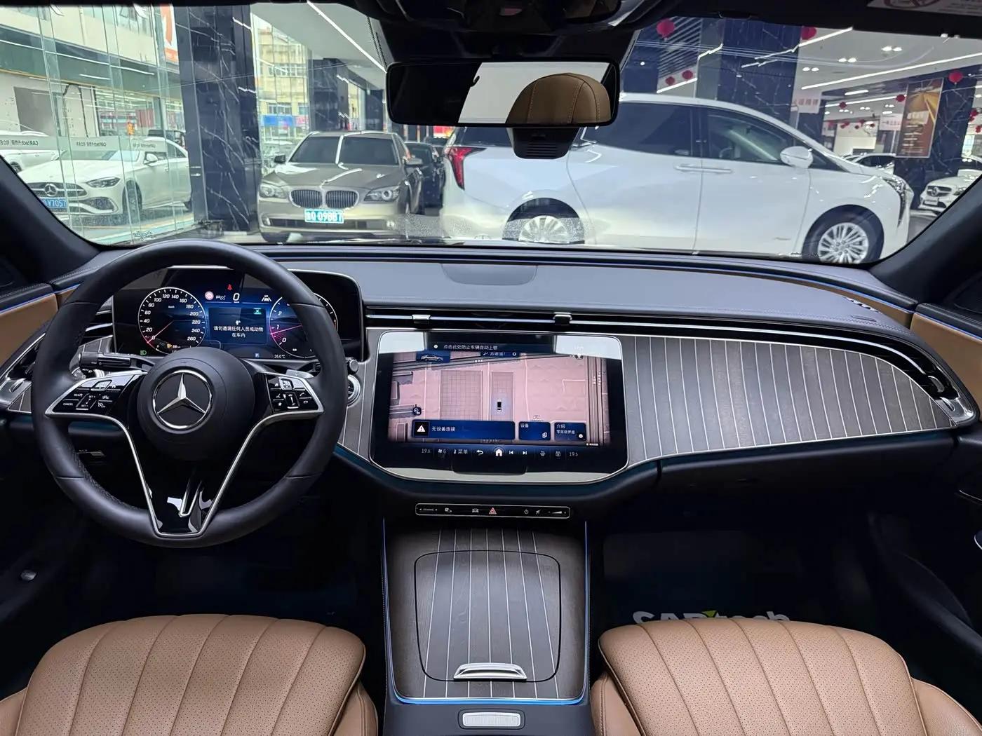 Mercedes-Benz E-Class 2024 — Photo 7/17