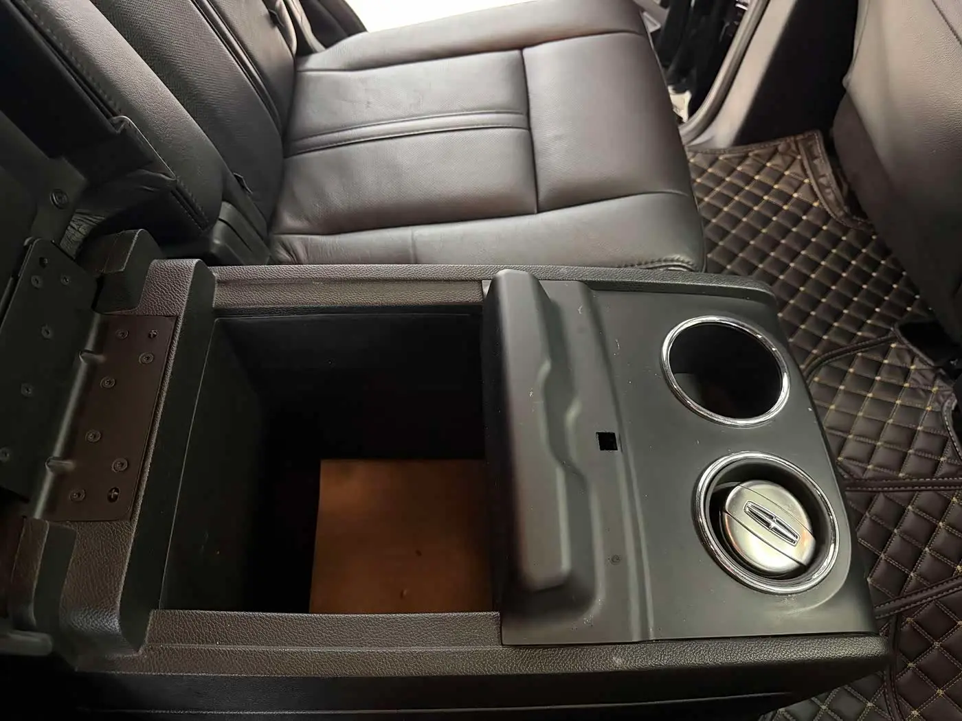Lincoln Navigator 2017 — Photo 13/20