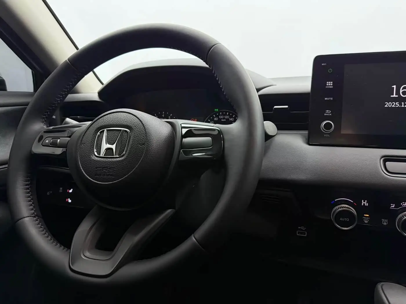 Honda Vezel 2023 — Photo 10/20