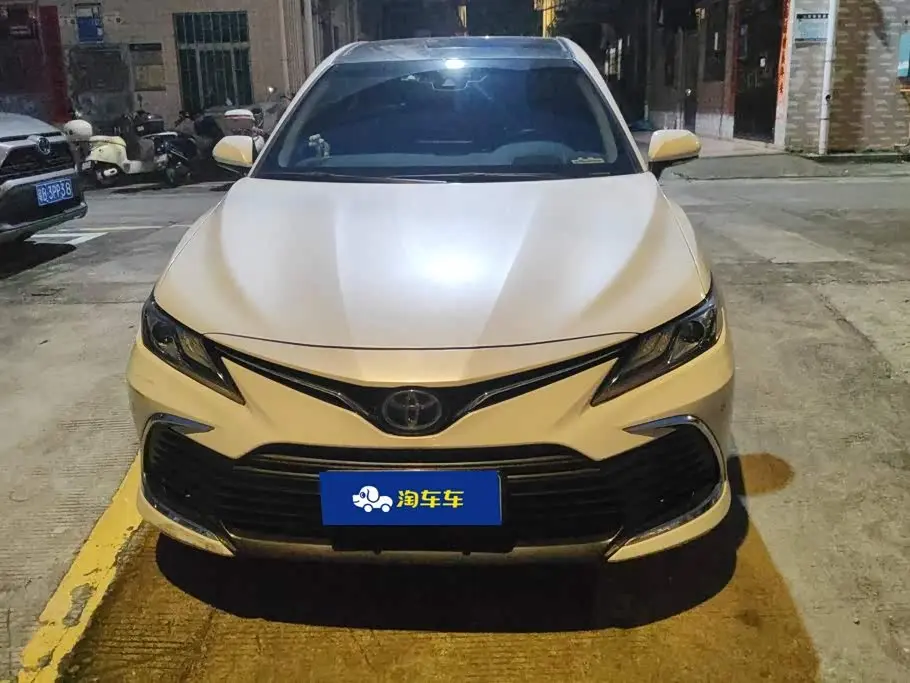 Toyota Camry 2021 — Фото 2/16