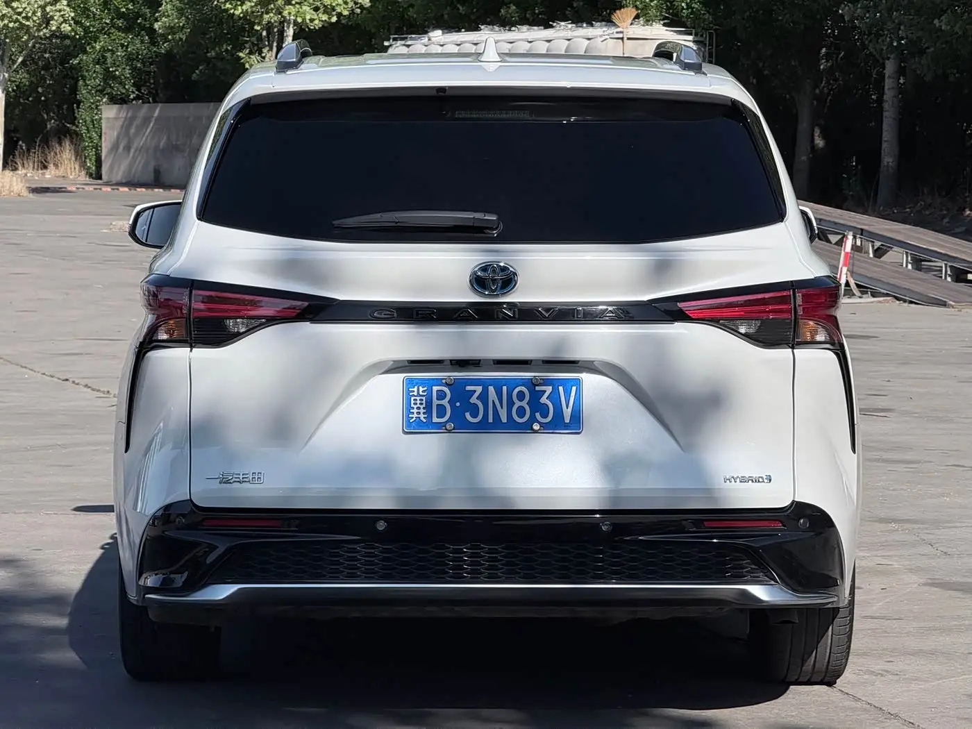 Toyota Granvia 2023 — Photo 5/11