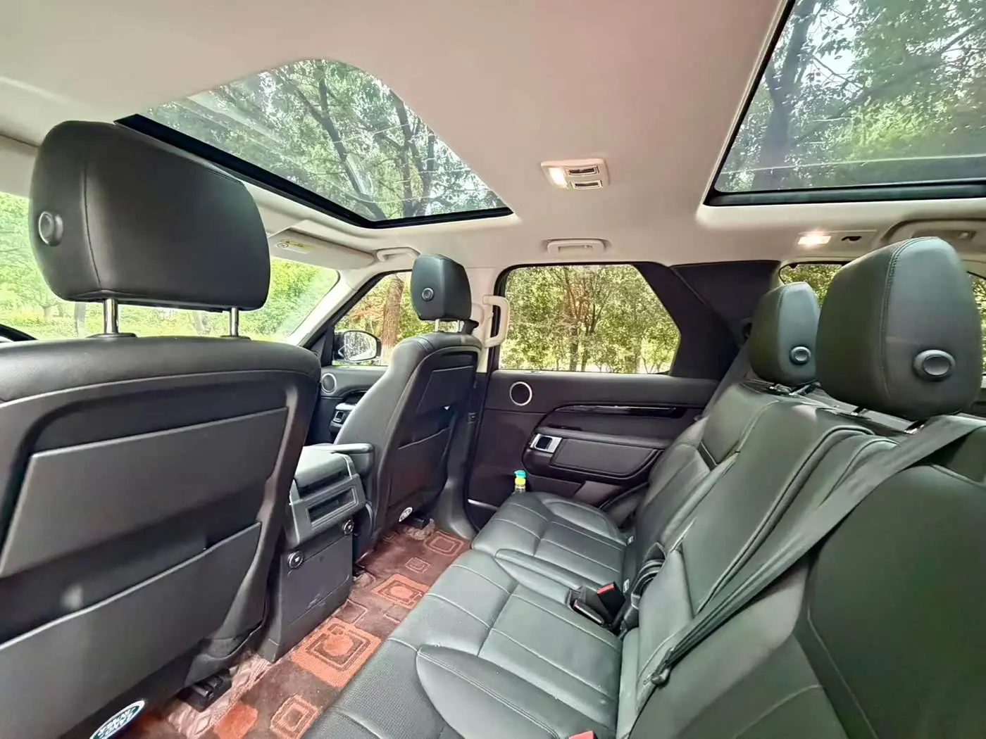 Land Rover Discovery 2019 — Photo 8/10
