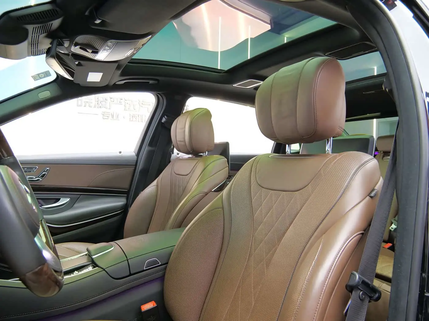 Mercedes-Benz Maybach S-Class 2020 — Photo 14/17