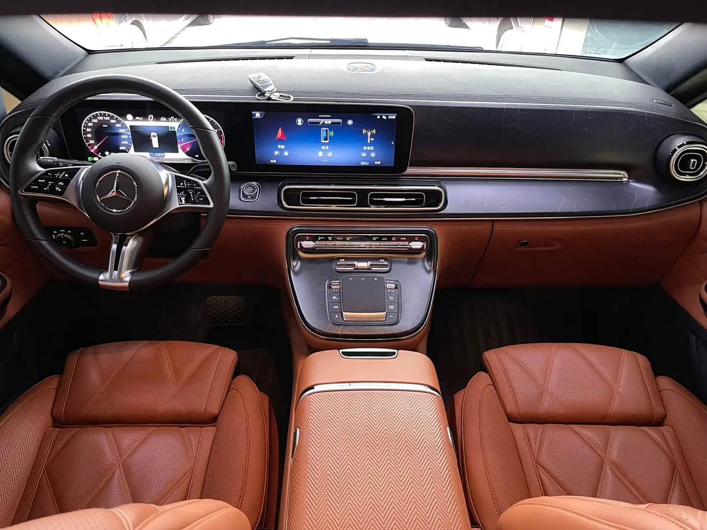 Mercedes-Benz V-Class 2025 — Фото 7/20