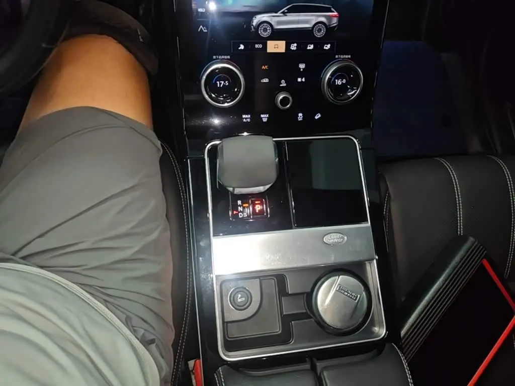 Land Rover Range Rover Velar 2021 — Photo 14/20