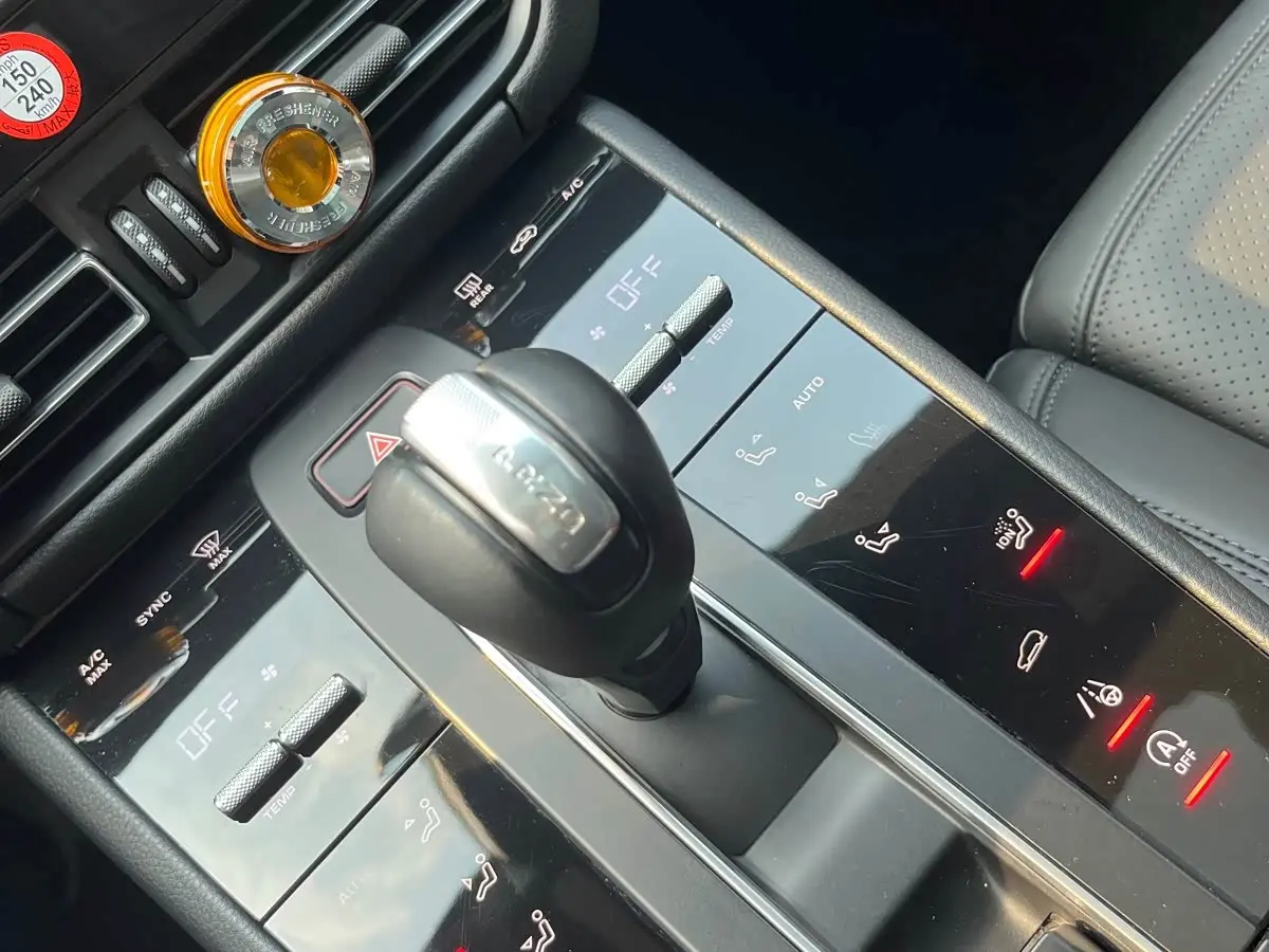 Porsche Macan 2023 — Фото 10/16