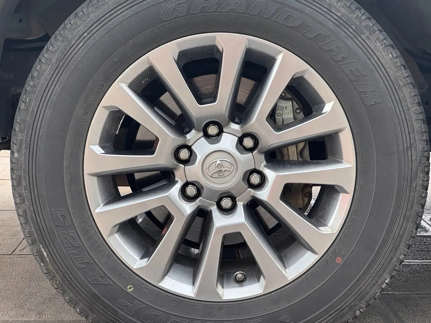 Toyota Prado 2018 — Photo 10/20