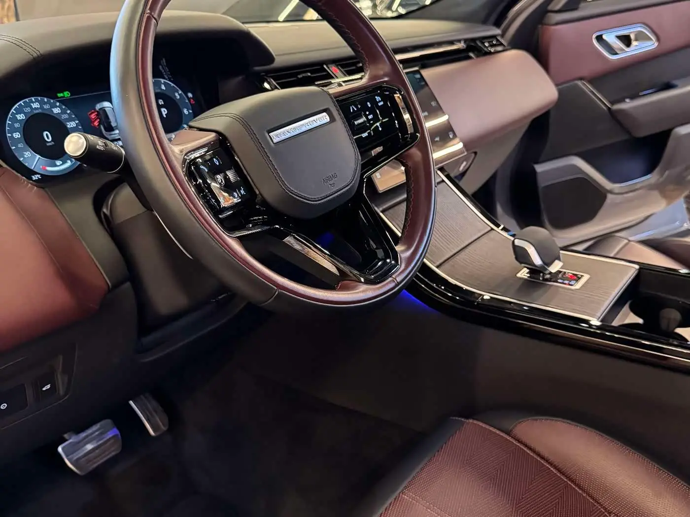 Land Rover Range Rover Velar 2023 — Фото 9/13