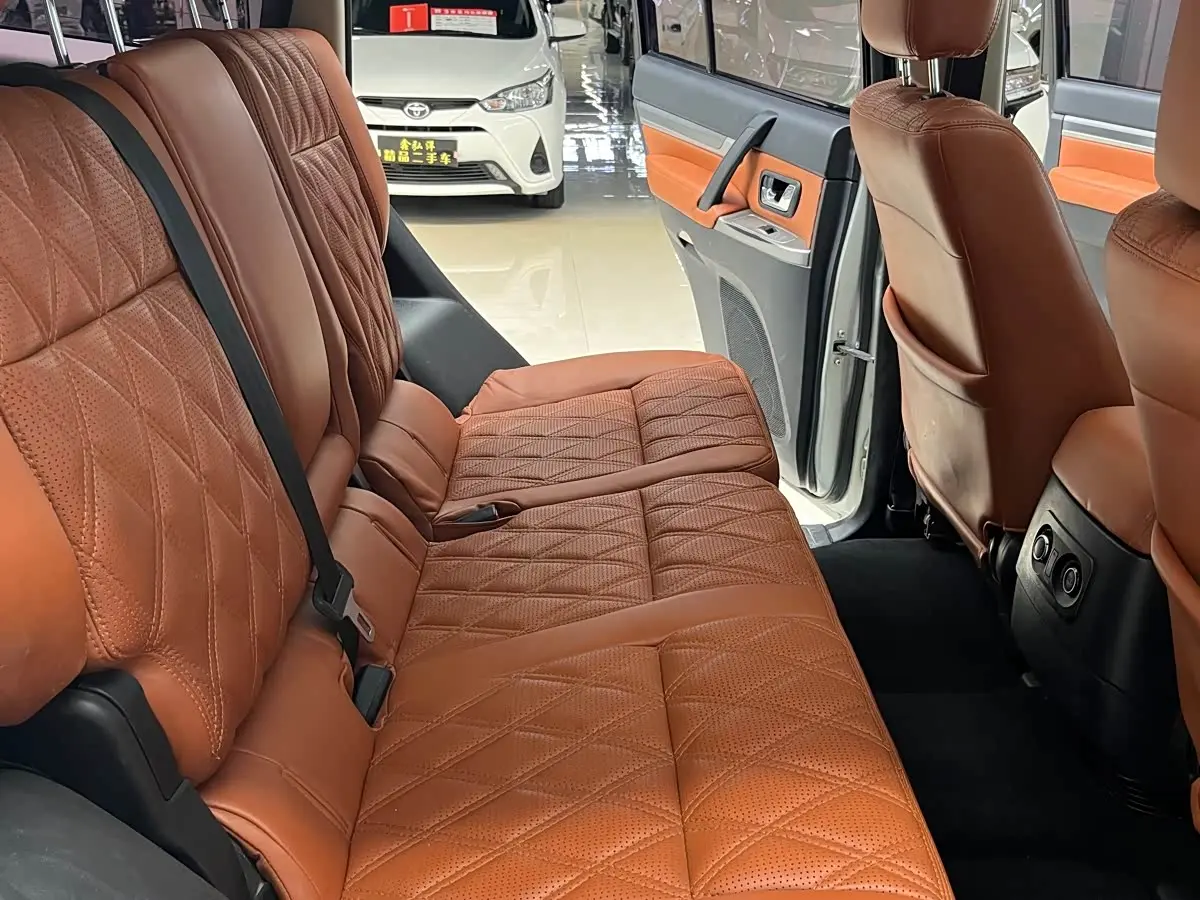 Mitsubishi Pajero 2018 — Photo 11/20