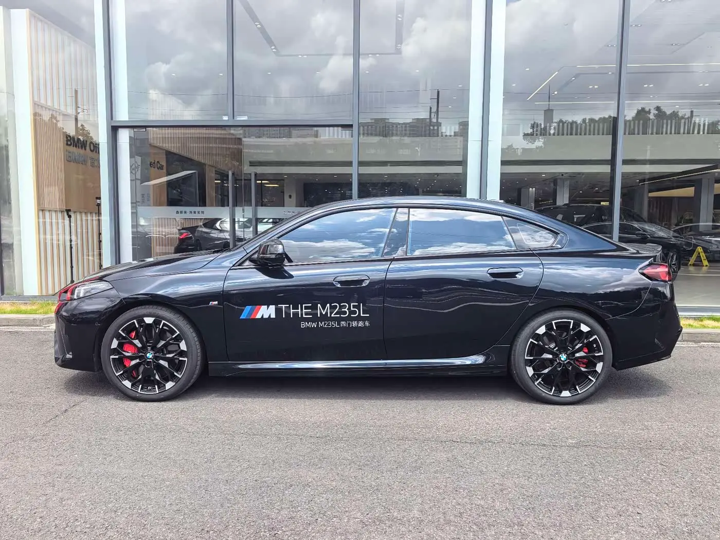 BMW M235L 2025 — Photo 2/13