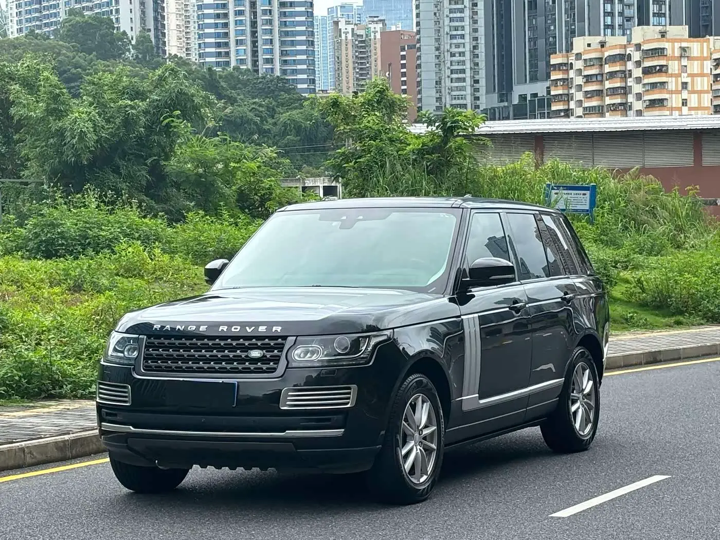 Land Rover Range Rover 2018 — Фото 2/20