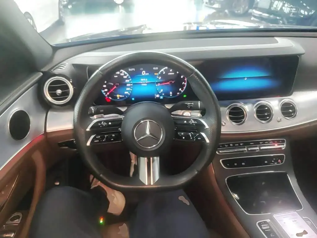 Mercedes-Benz E-Class 2023 — Фото 11/20