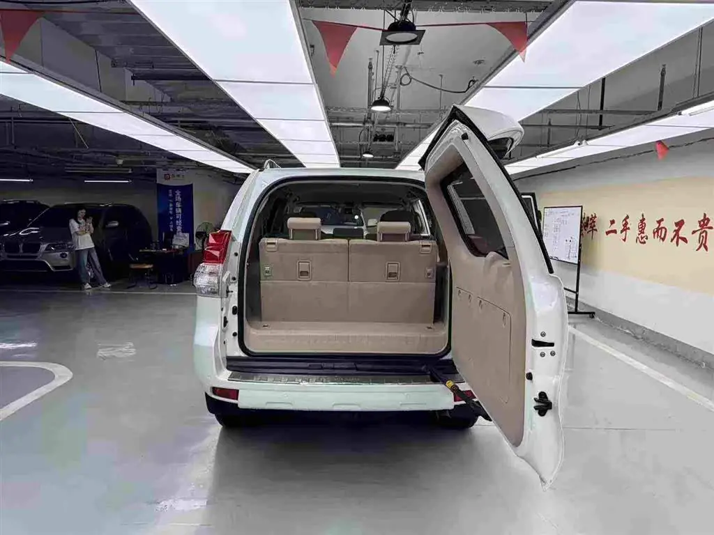 Toyota Prado 2013 — Photo 10/13