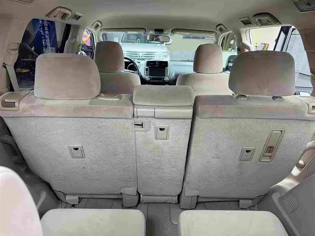 Toyota Prado 2013 — Photo 8/13