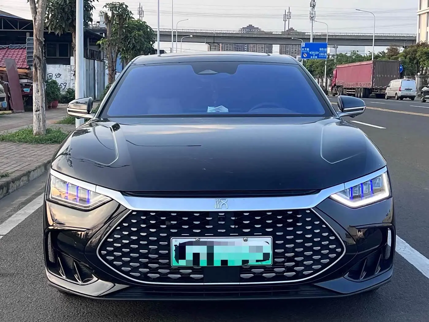BYD Han 2023 — Photo 2/6