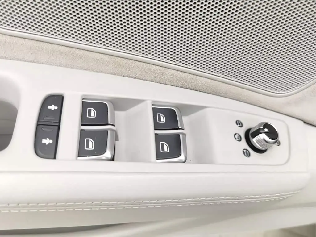 Audi A8 2013 — Photo 9/20