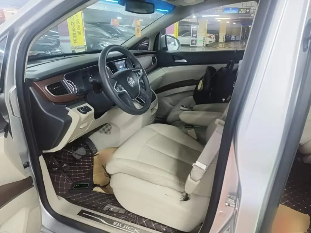Buick GL8 2018 — Photo 15/20