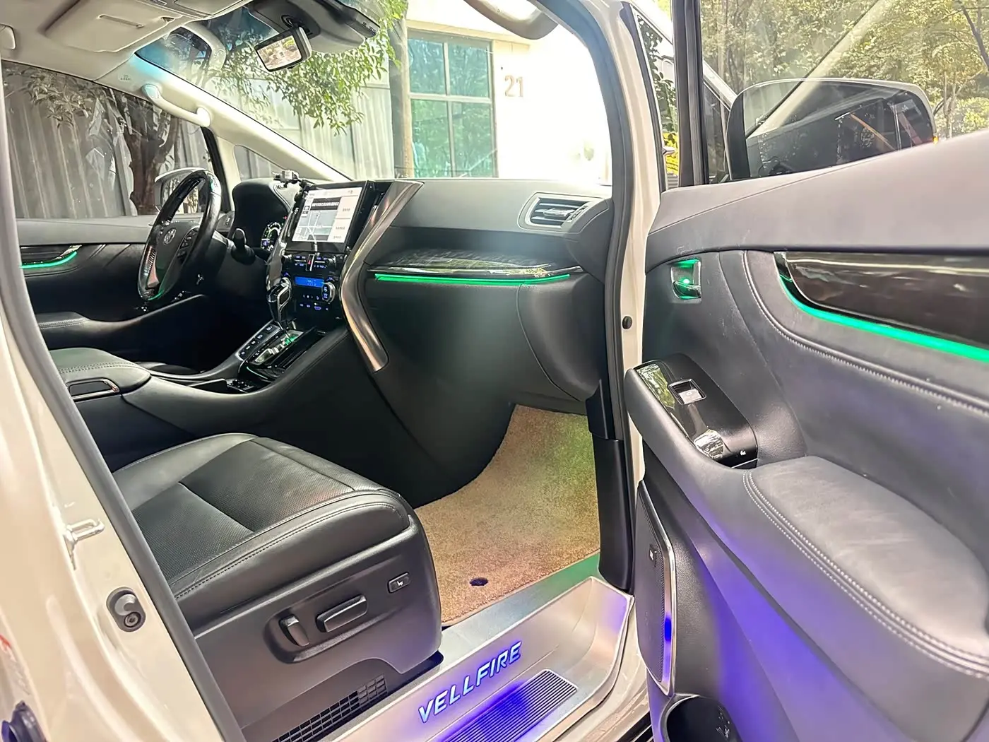 Toyota Vellfire 2021 — Photo 10/14