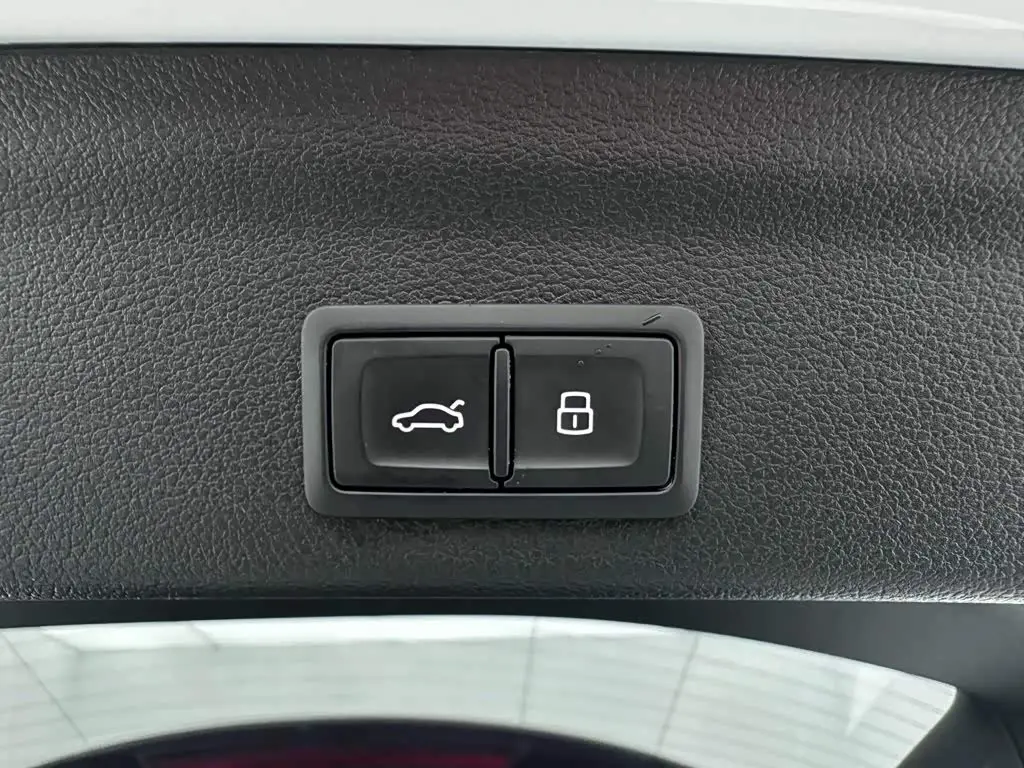 Audi Q3 2022 — Photo 17/18