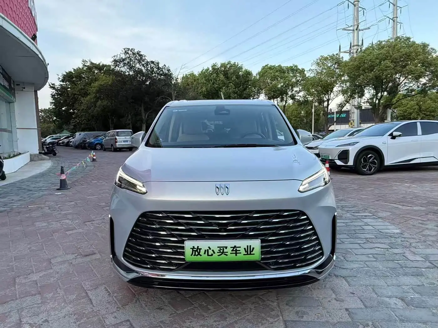 Buick GL8 New Energy 2025 — Photo 2/9