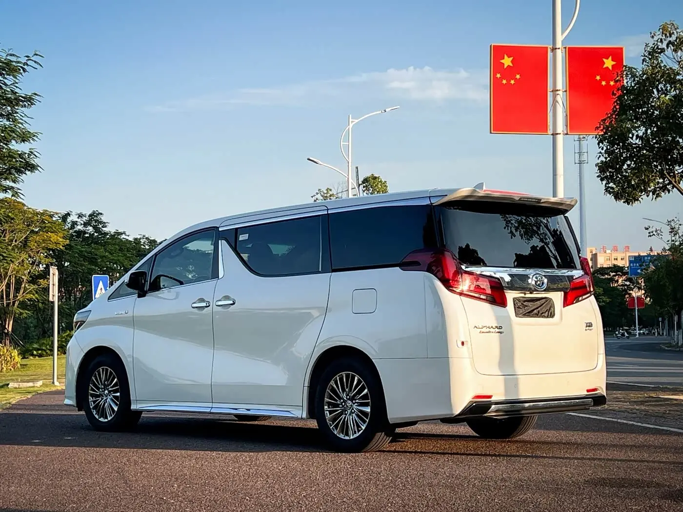 Toyota Alphard 2021 — Photo 9/9