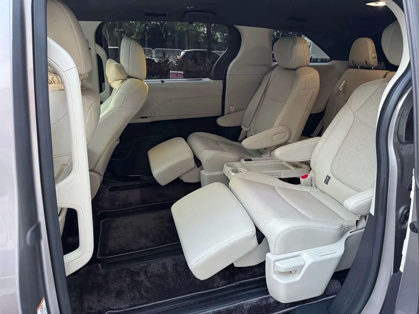 Toyota Sienna 2025 — Photo 7/14