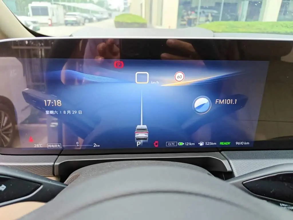 Buick GL8 New Energy 2025 — Photo 8/20