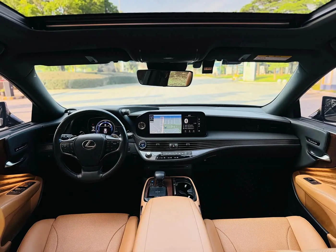 Lexus LS 2022 — Photo 12/20