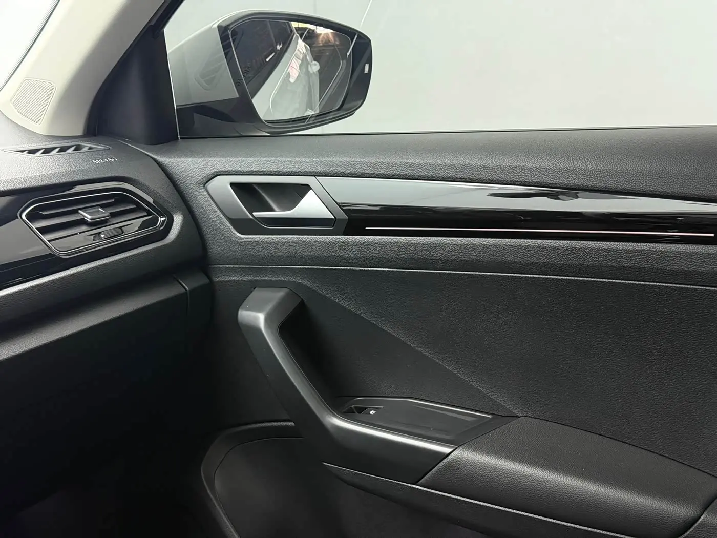 Volkswagen T-ROC 2022 — Photo 18/20