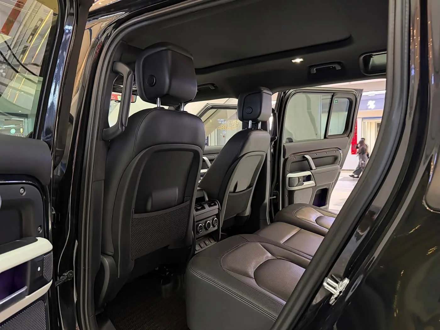 Land Rover Defender 2022 — Photo 4/16