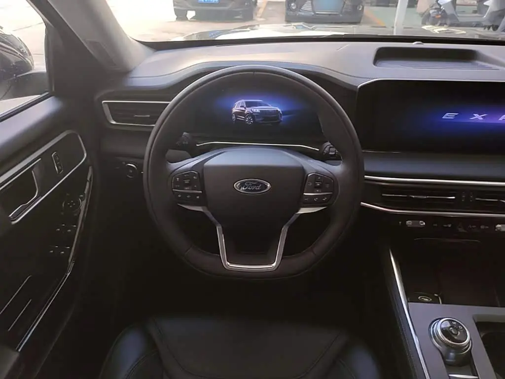 Ford Explorer 2025 — Photo 11/20