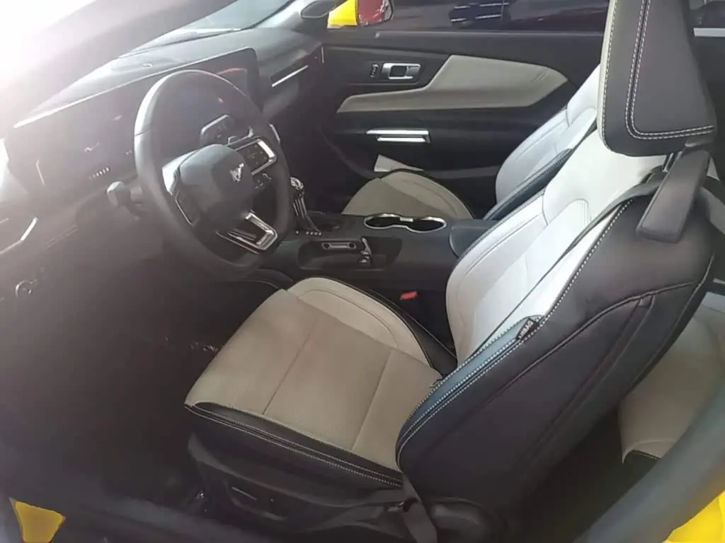 Ford Mustang 2025 — Photo 11/20