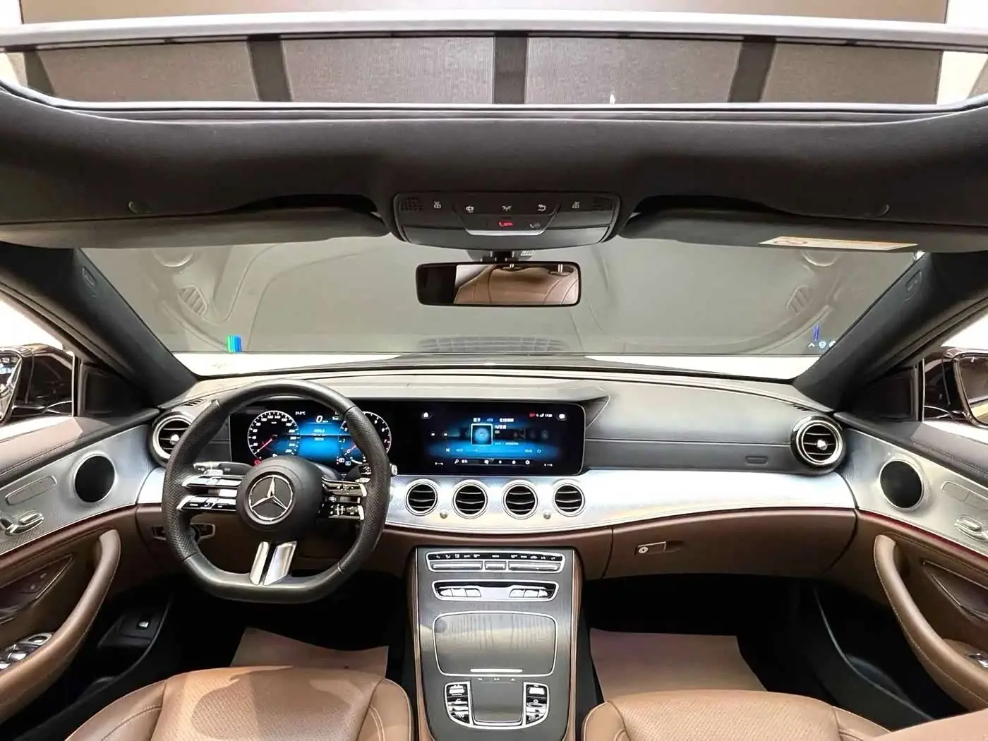 Mercedes-Benz E-Class 2023 — Photo 4/9