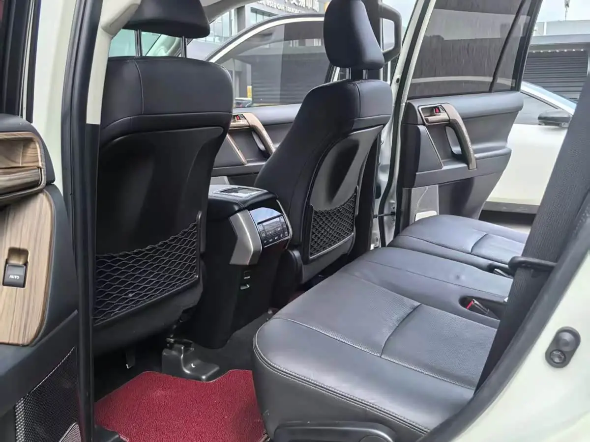 Toyota Prado 2019 — Photo 7/15