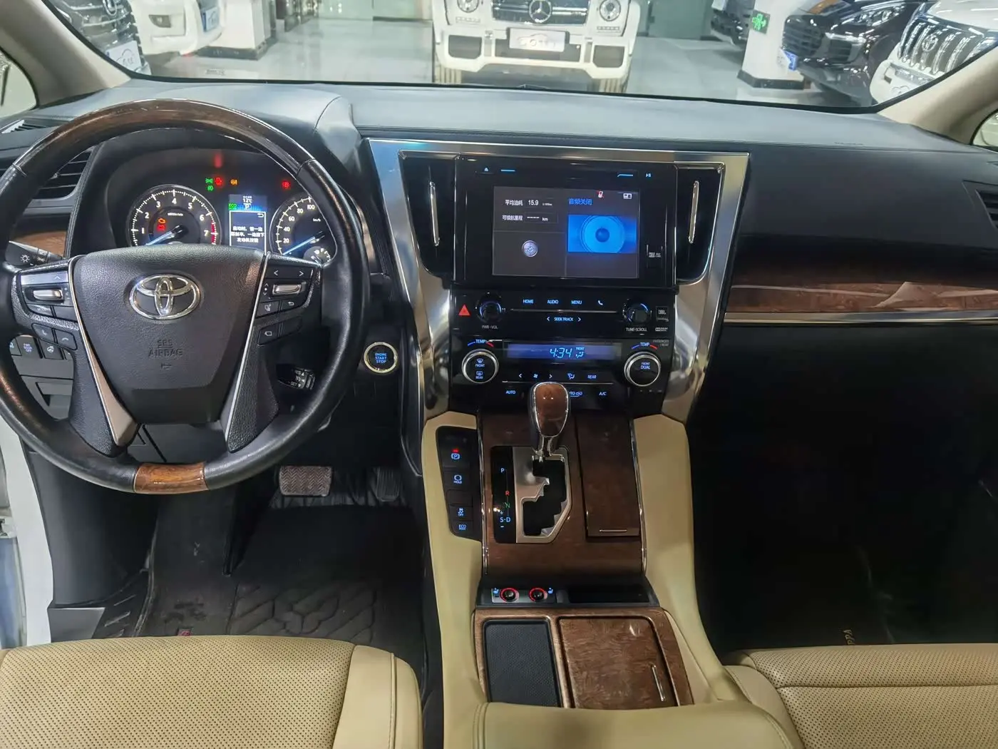 Toyota Alphard 2016 — Фото 9/20