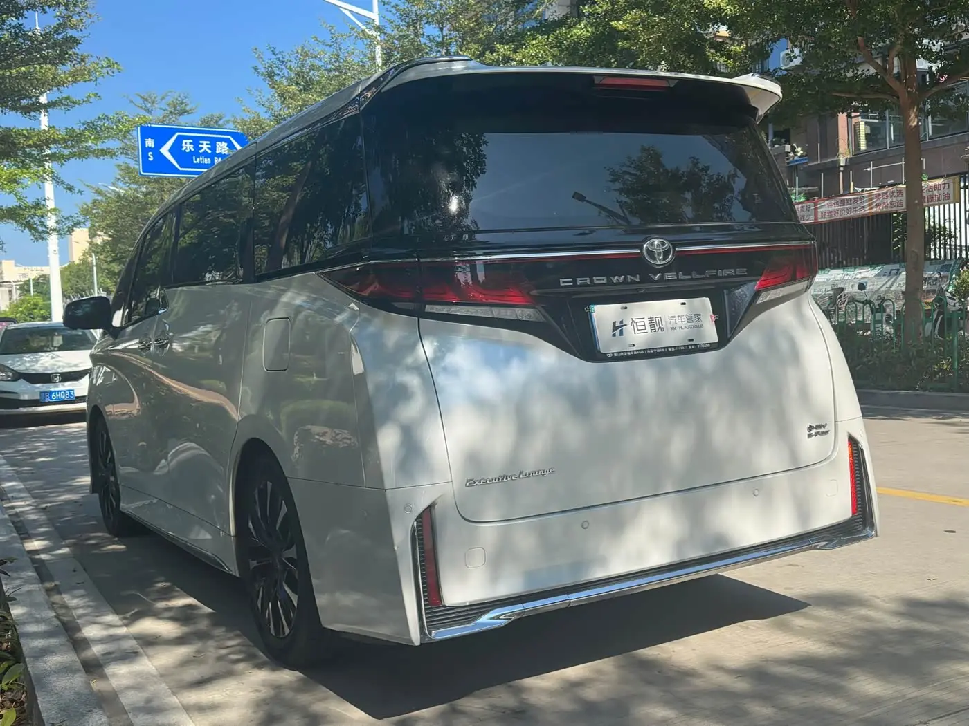Toyota Vellfire 2023 — Photo 6/19