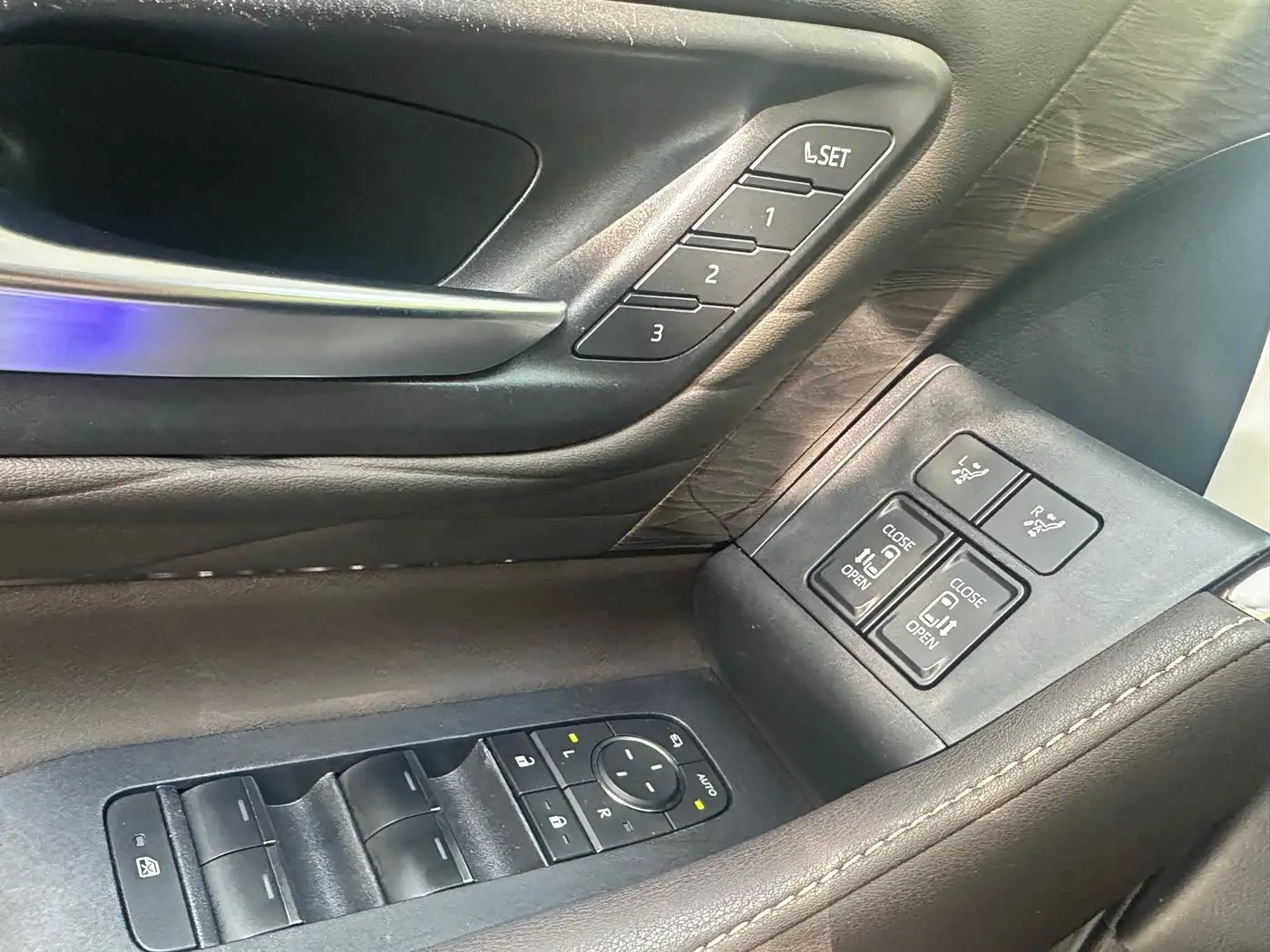 Toyota Vellfire 2023 — Photo 10/19