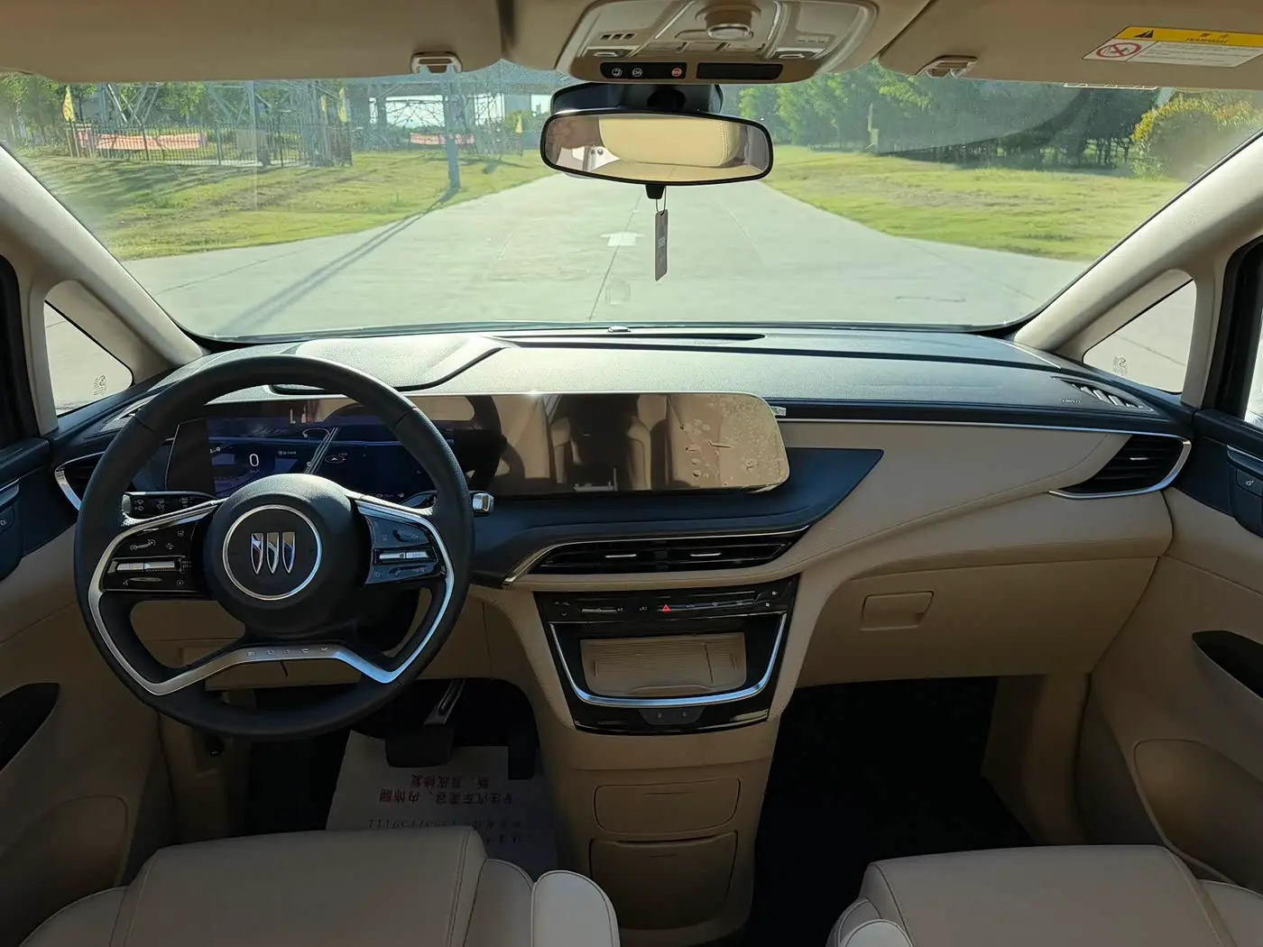 Buick GL8 New Energy 2025 — Photo 10/16
