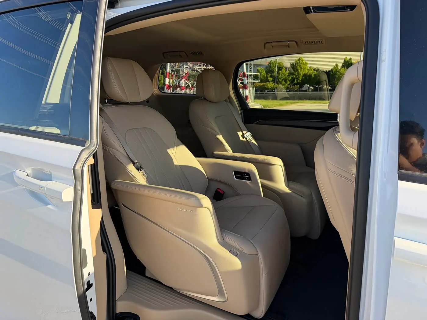 Buick GL8 New Energy 2025 — Photo 16/16