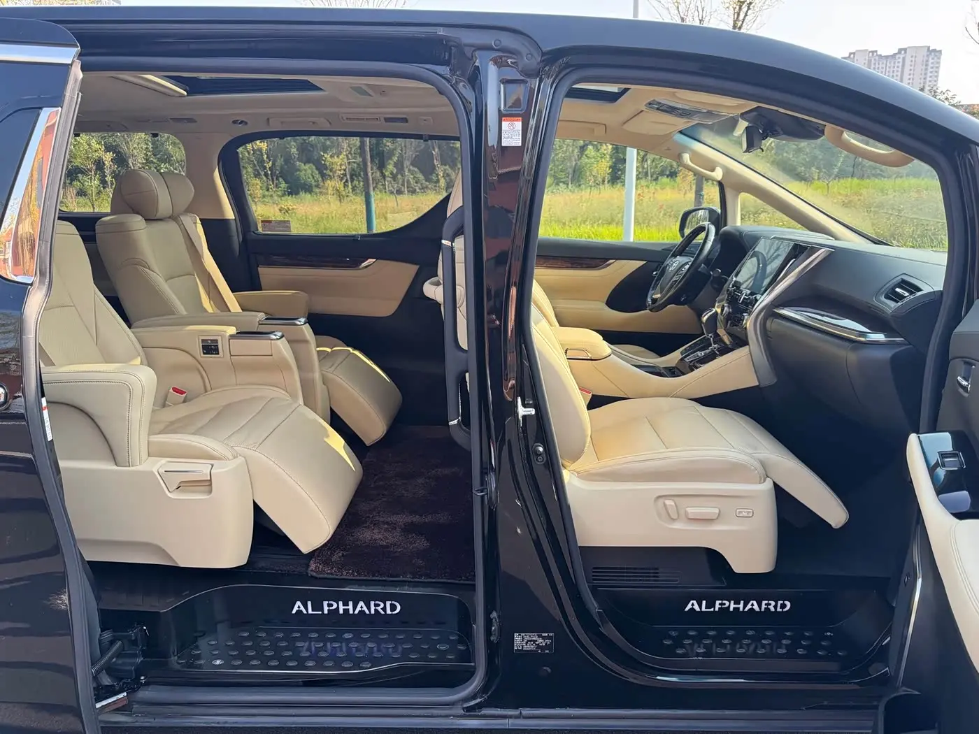 Toyota Alphard 2021 — Photo 12/20