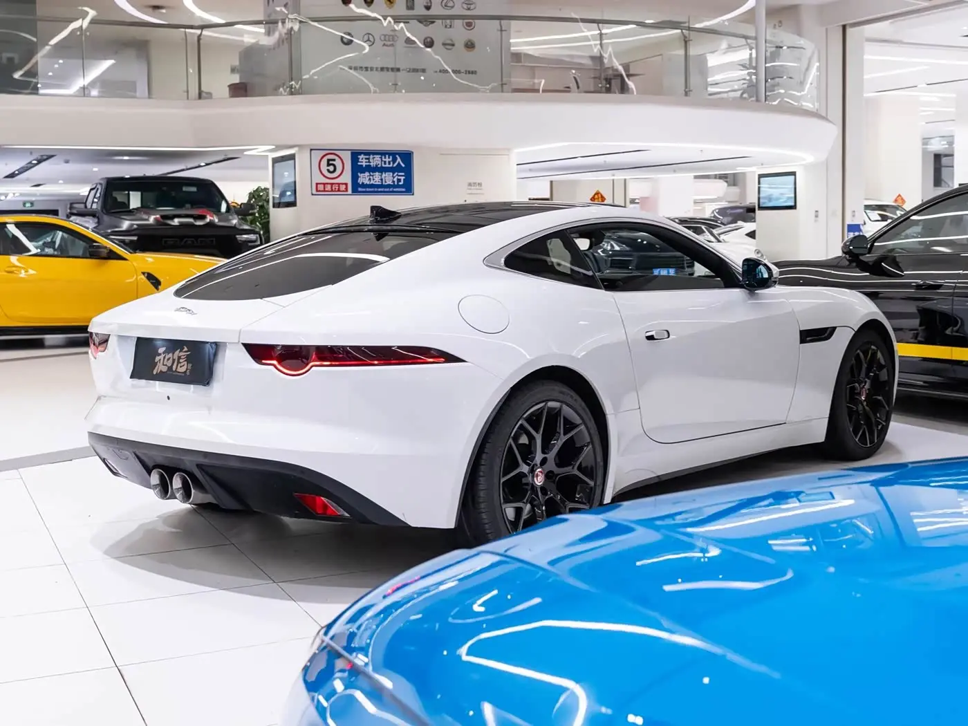 Jaguar F-TYPE 2017 — Photo 6/13
