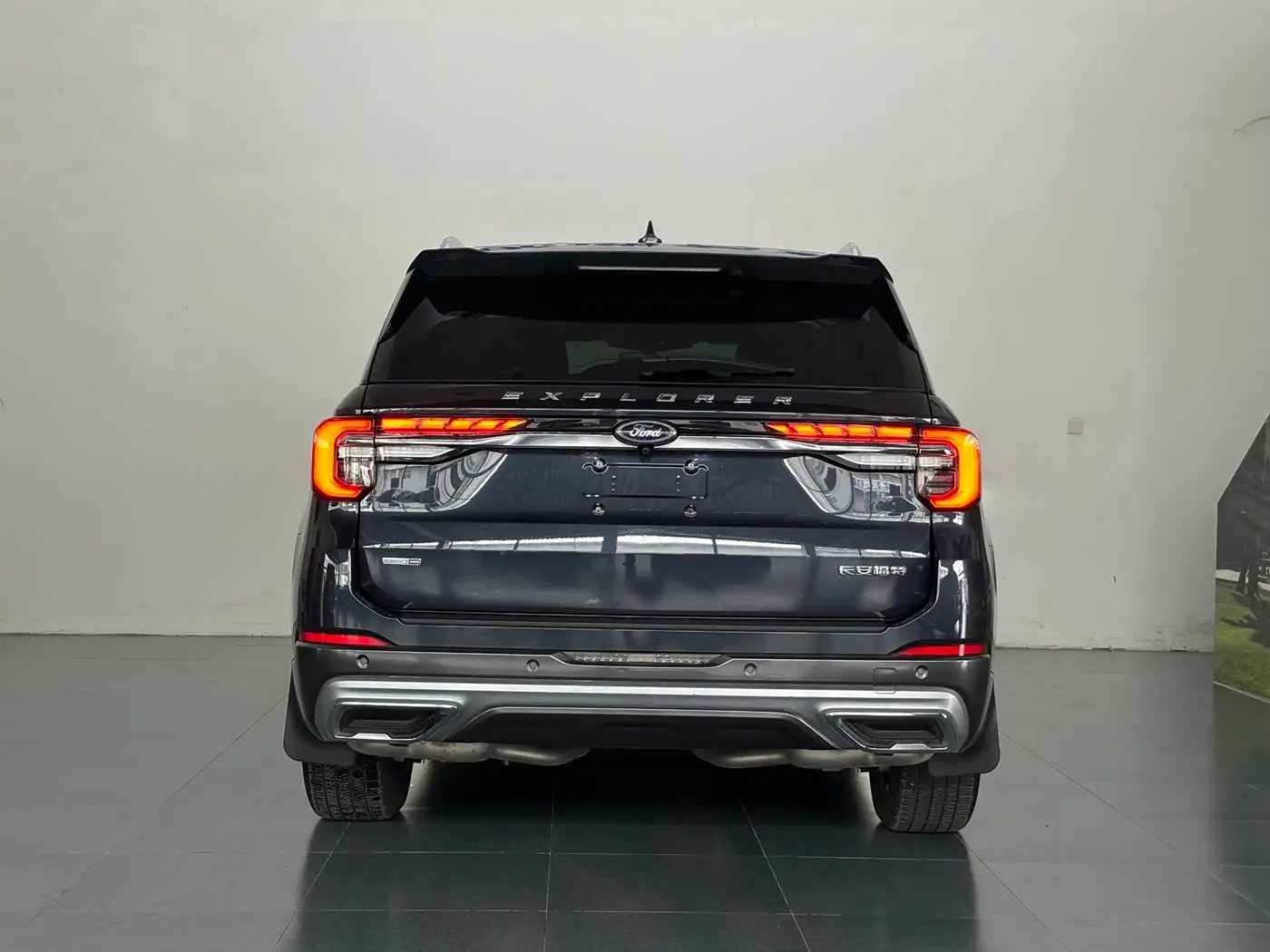 Ford Explorer 2023 — Фото 5/20