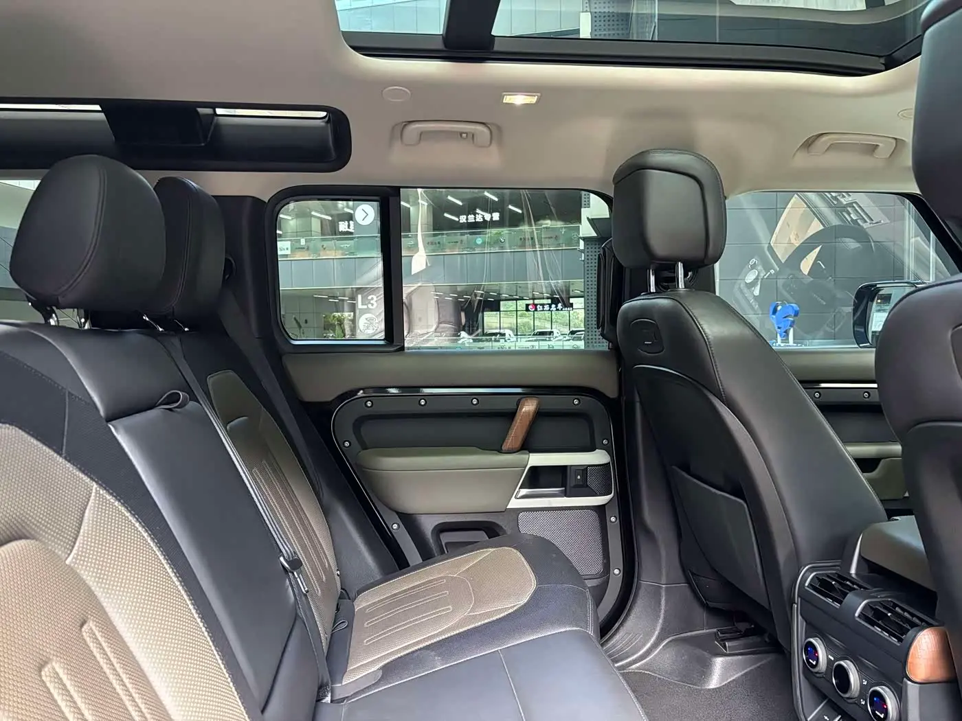 Land Rover Defender 2022 — ფოტო 12/20