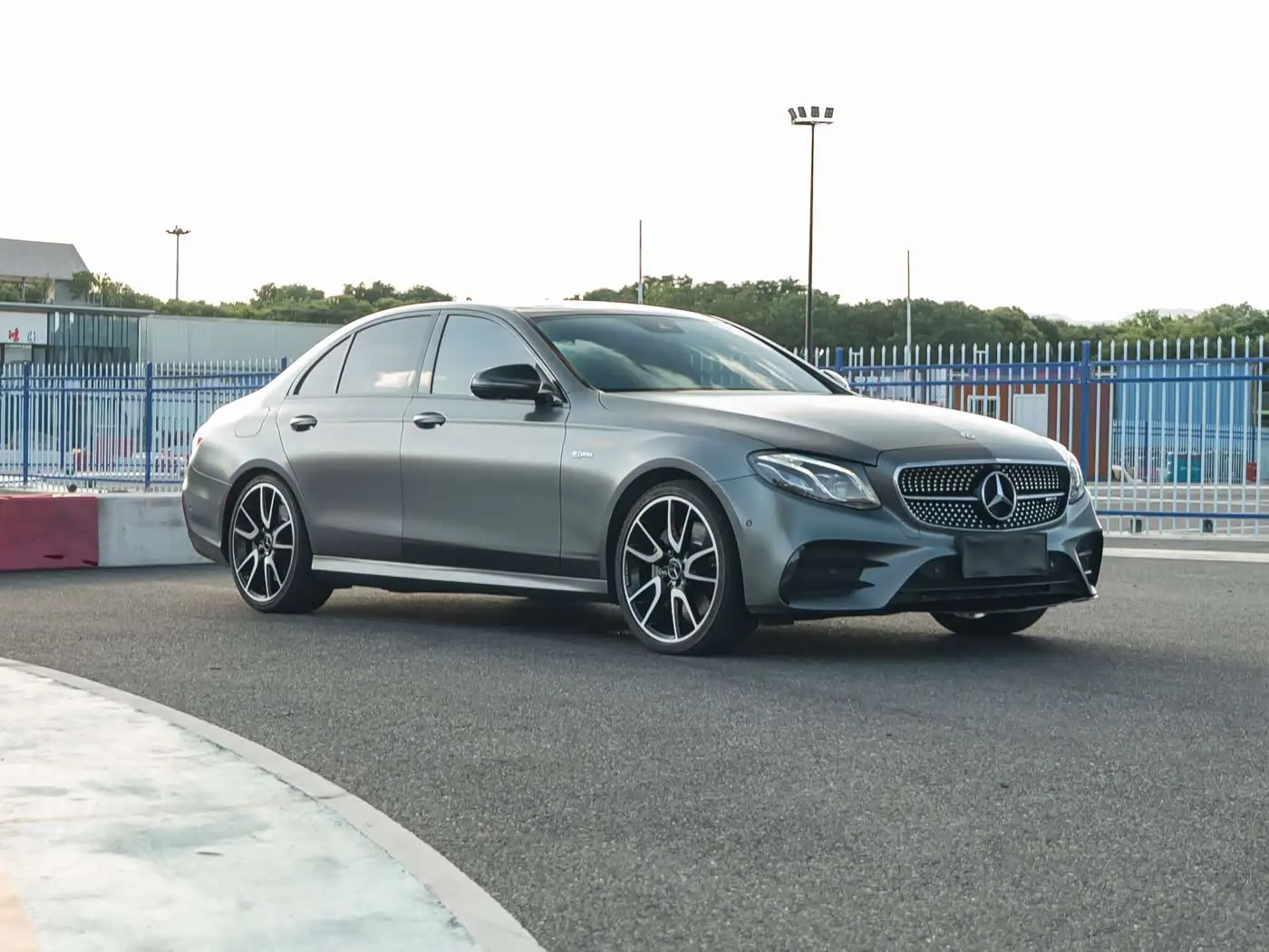 Mercedes-Benz E-Class AMG 2018 — Фото 1/10