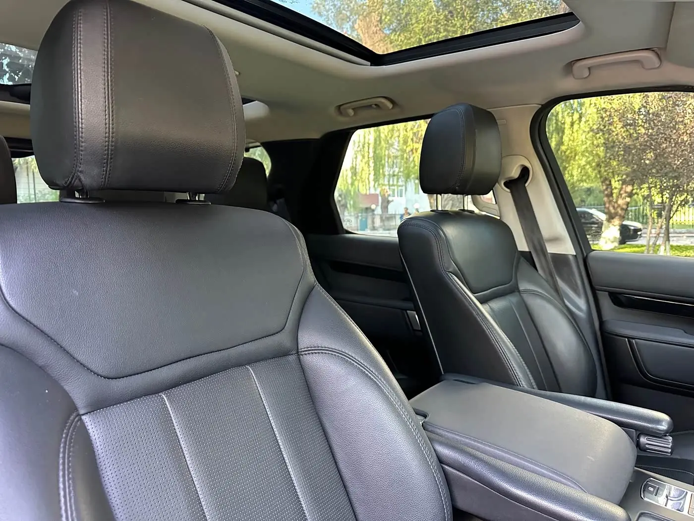 Land Rover Discovery 2018 — Photo 20/20