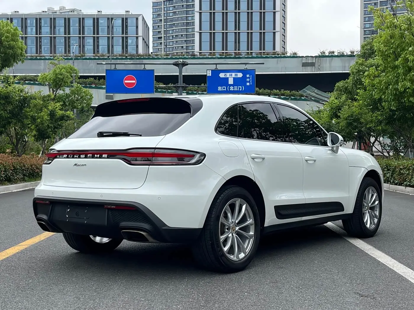 Porsche Macan 2022 — Фото 13/15