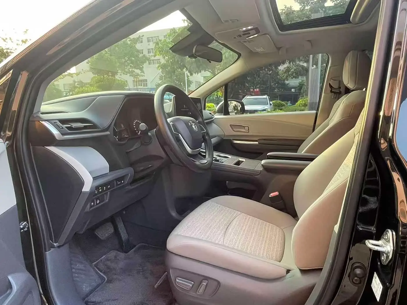 Toyota Sienna 2024 — Photo 7/10