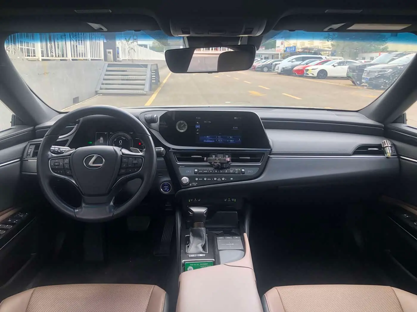 Lexus ES 2022 — Şəkil 13/19