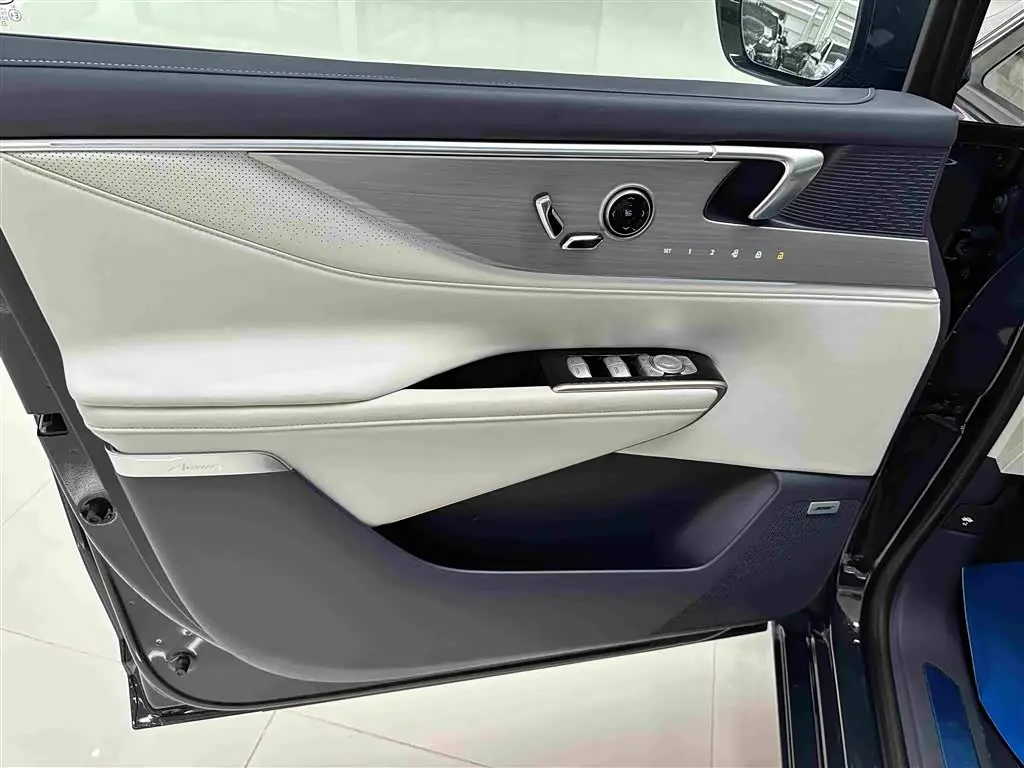 Buick GL8 New Energy 2025 — Photo 6/19